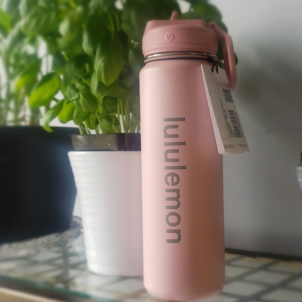 Lululemon water bottle